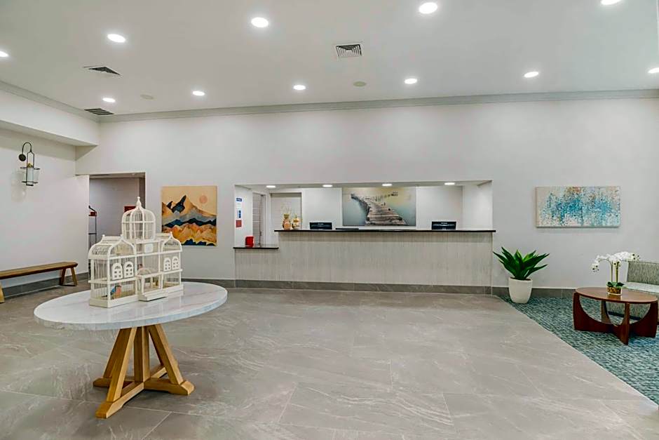 Best Western Plus Crossroads Inn & Suites