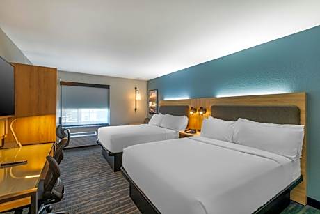 Standard Queen Room with Two Queen Beds and Tub - Mobility/Hearing Accessible