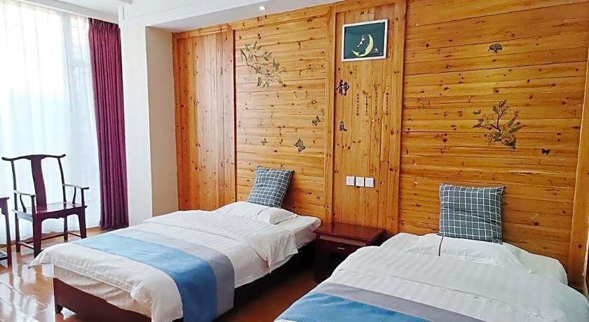 Mount Emei Moon Bay Hotel