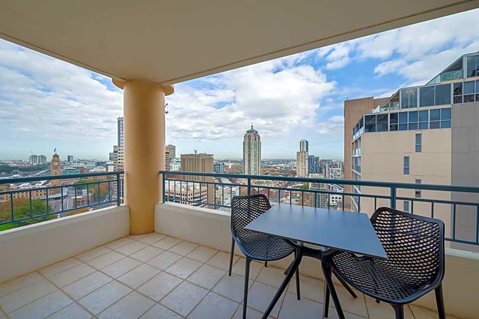 Oaks Sydney Castlereagh Suites
