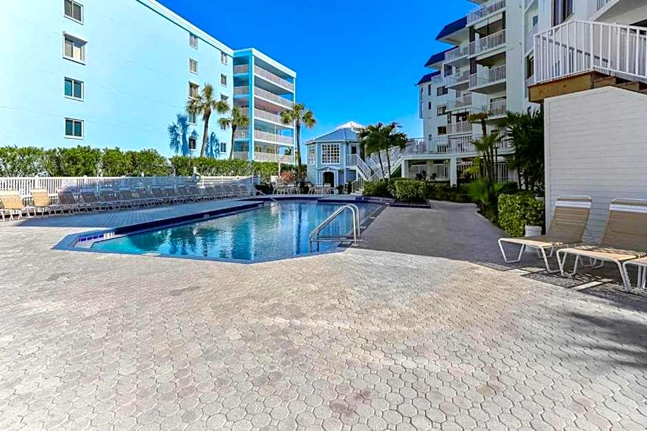 Beach Palms- Unit 102