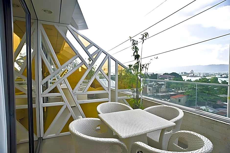 Goldberry Suites & Hotel Mactan