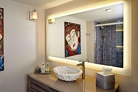 Junior King Suite with Pool View