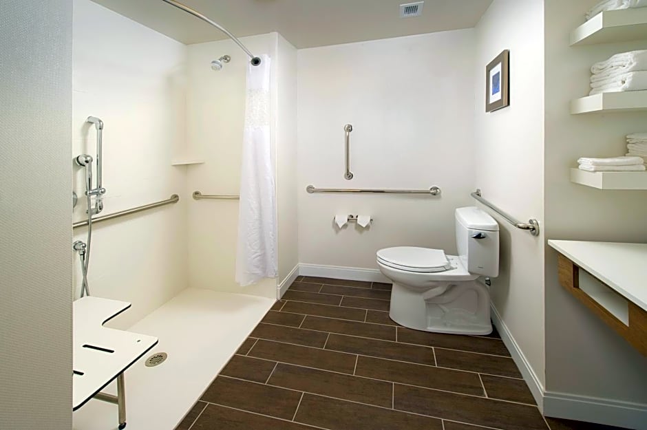 Hampton Inn & Suites Syracuse/Carrier Circle