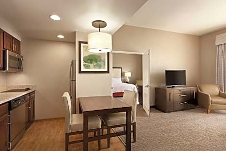 Deluxe One-Bedroom King Suite - Non-Smoking