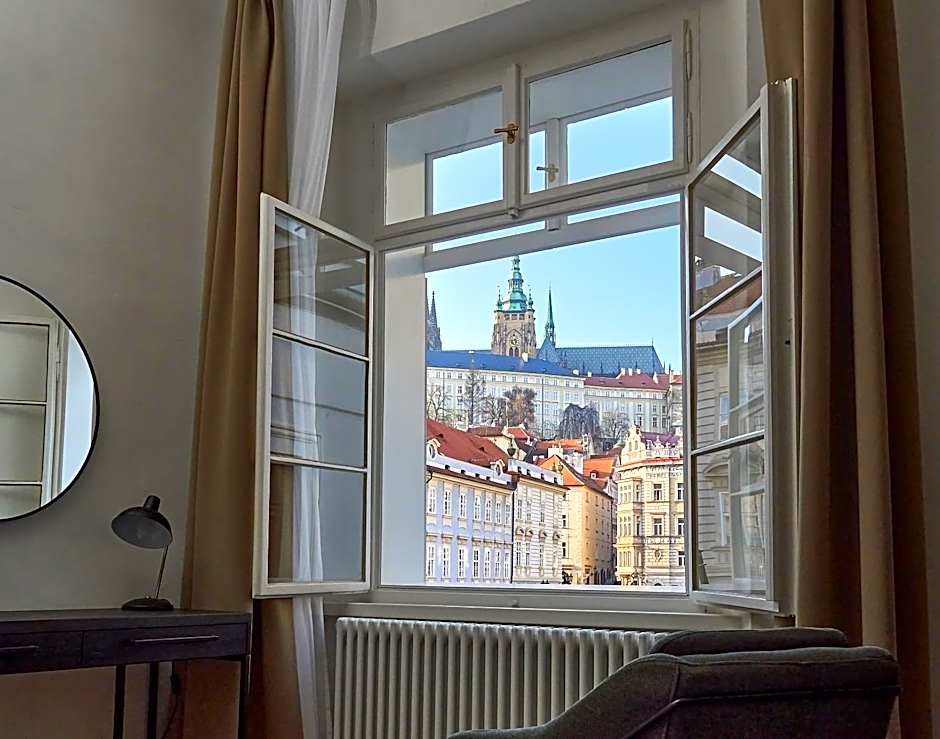 Three Golden Crowns Apartments