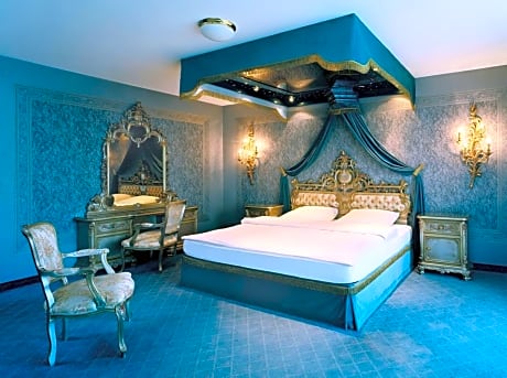 Comfort Room with Lake View