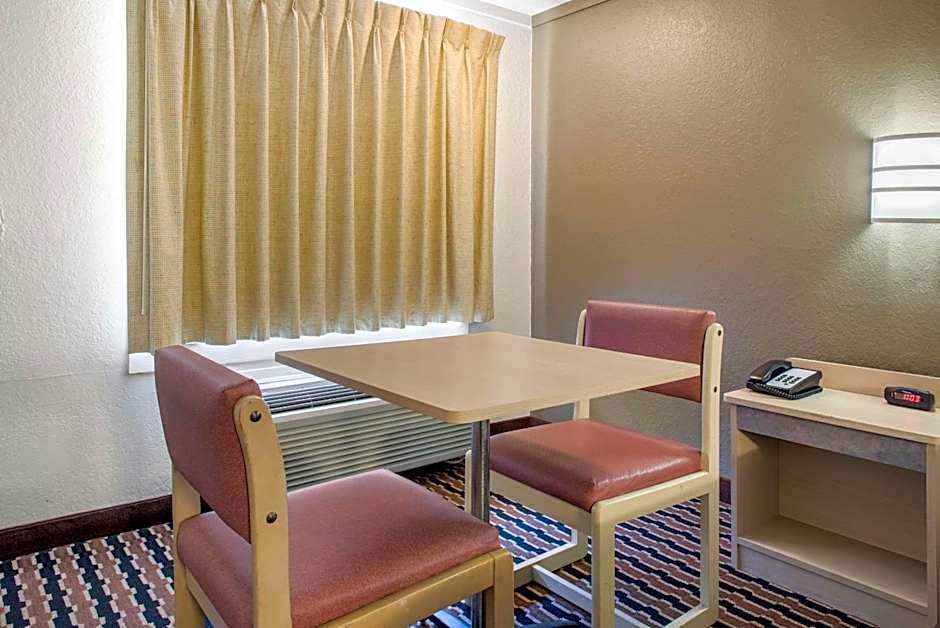 Rodeway Inn Sharonville - Cincinnati North