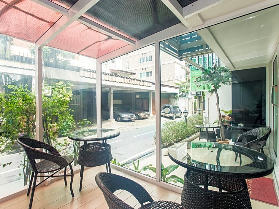 Nantra Ploenchit Hotel