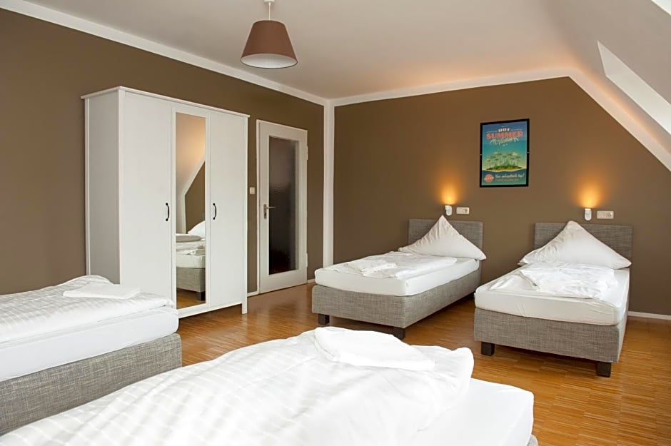 Five Reasons Hostel & Hotel