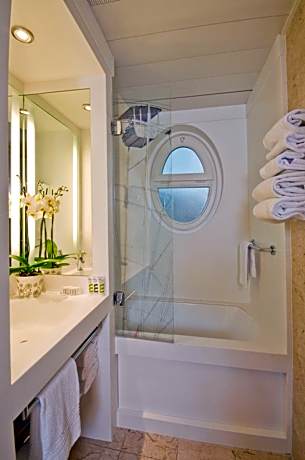 Two Double Rooms next to each other