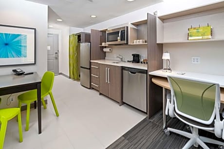 King Studio Suite - Hearing Access/Non-Smoking