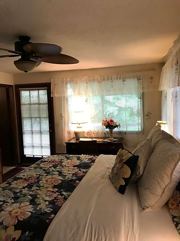 Hale Maluhia Country Inn