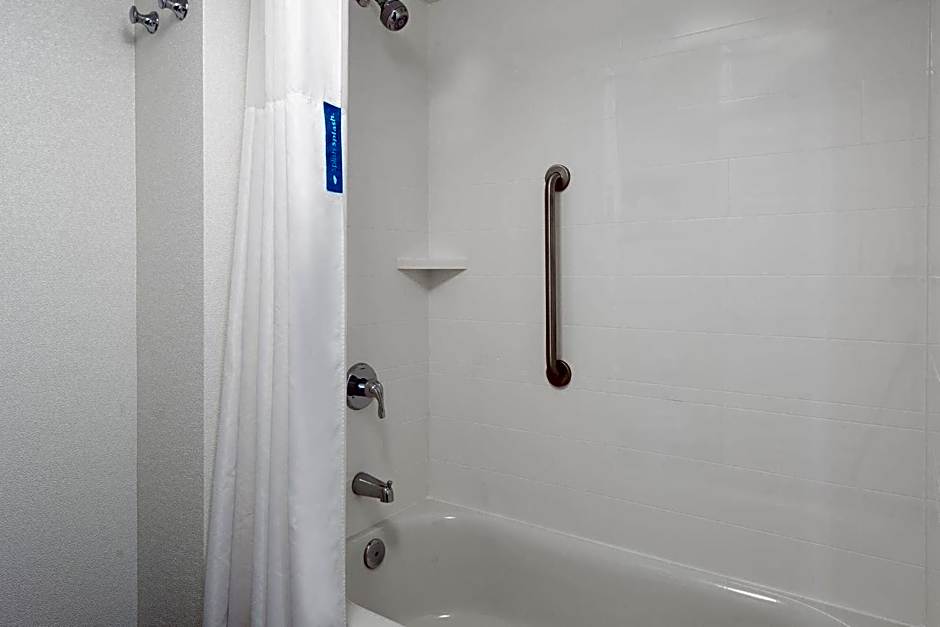 Hampton Inn & Suites Kansas City-Country Club Plaza