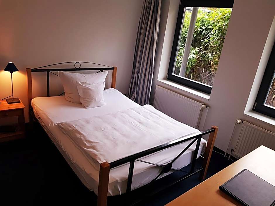 Photo 1 of 5 of Single Room
