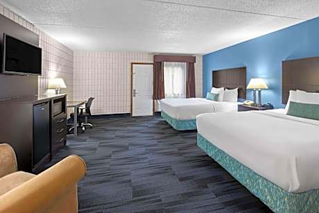 Queen Room with Two Queen Beds and Roll-In Shower - Mobility Accessible/Non-Smoking