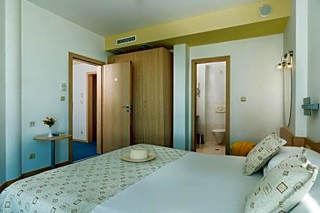 Deluxe Two-Bedroom Apartment with Balcony