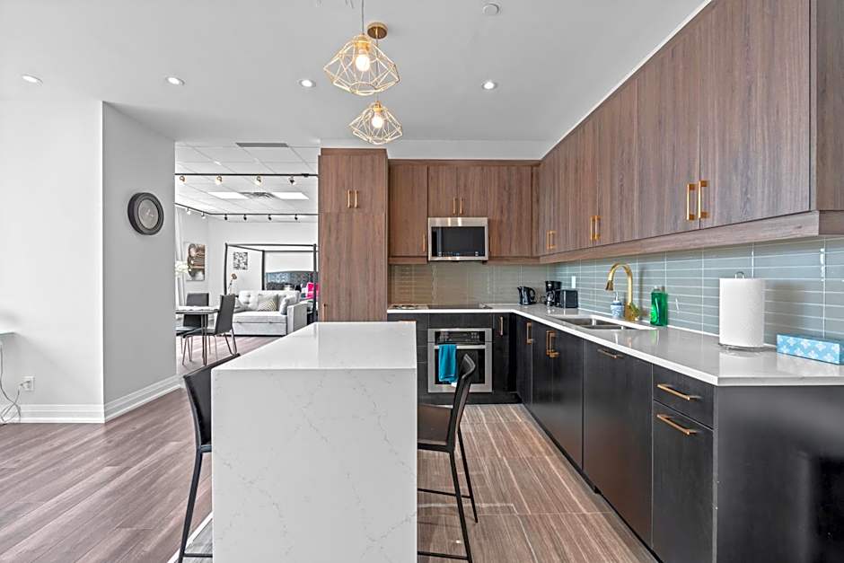 Bright Suites Finch West steps to Metro by hotel DUKE