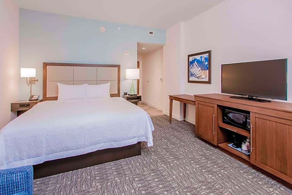 Hampton Inn By Hilton & Suites Panama City Beach-Beachfront
