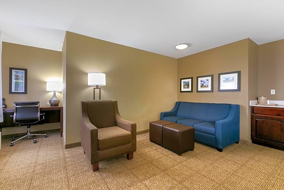 Comfort Inn & Suites Near University of Wyoming