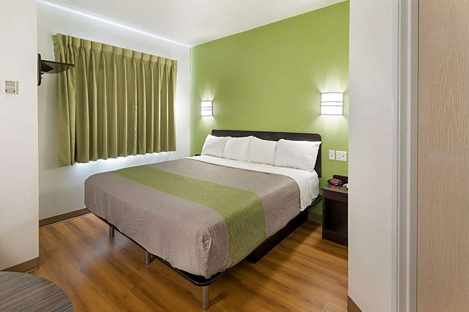 Motel 6-Hillsboro, TX