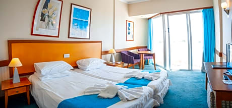 Crown Resorts Horizon Hotel