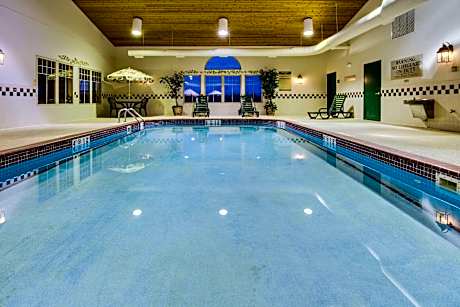 Country Inn & Suites by Radisson, Stockton, IL