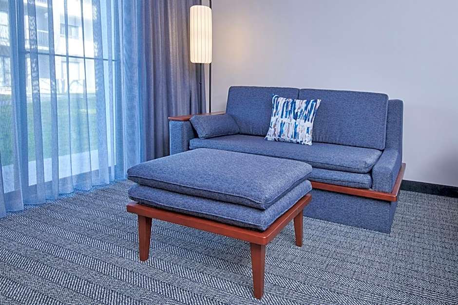 Courtyard By Marriott Detroit Metro Airport Romulus