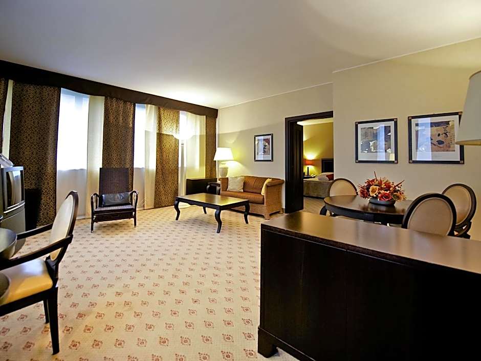 Mercure Roma West