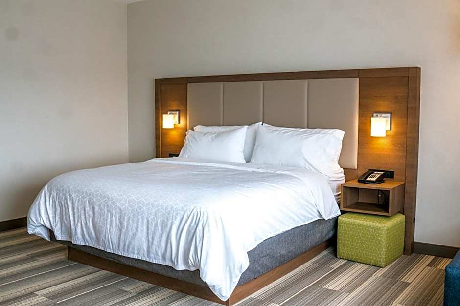 Holiday Inn Express & Suites Brandon By IHG