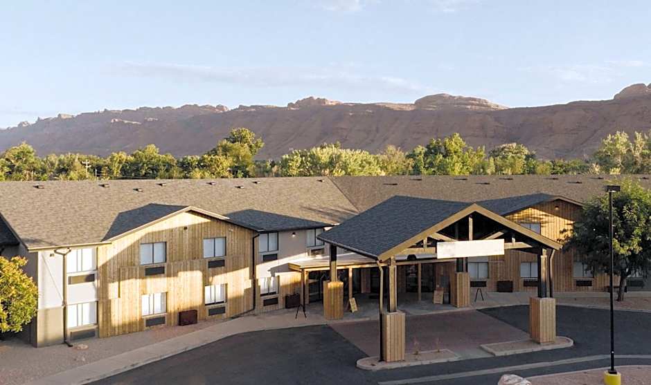 Slackline Moab, Outset Collection by Hilton