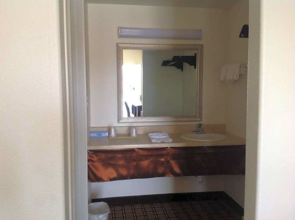 America Inn & Suites