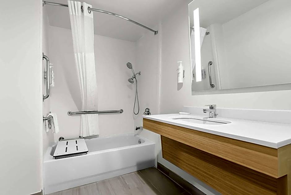 Spark by Hilton Tupelo