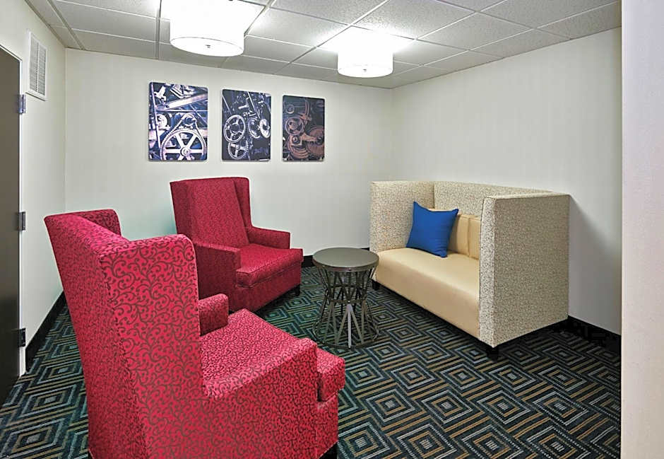 Holiday Inn Express & Suites Birmingham South - Pelham By IHG
