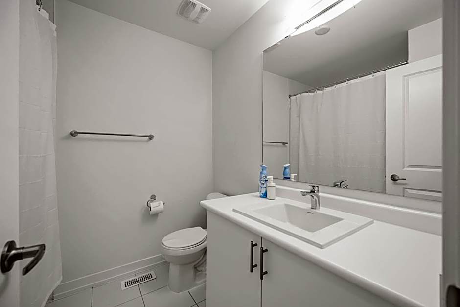 CEDAR Double Room with attached private Bathroom and Balcony in Toronto, ON, Canada