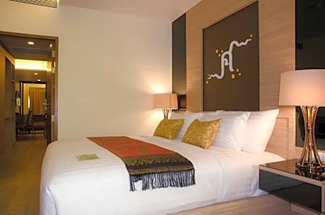 Deluxe Double Room with Garden View