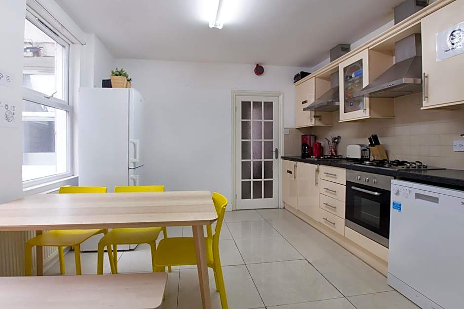 Tooting Broadway Studios & Rooms by PrimeCityHosts