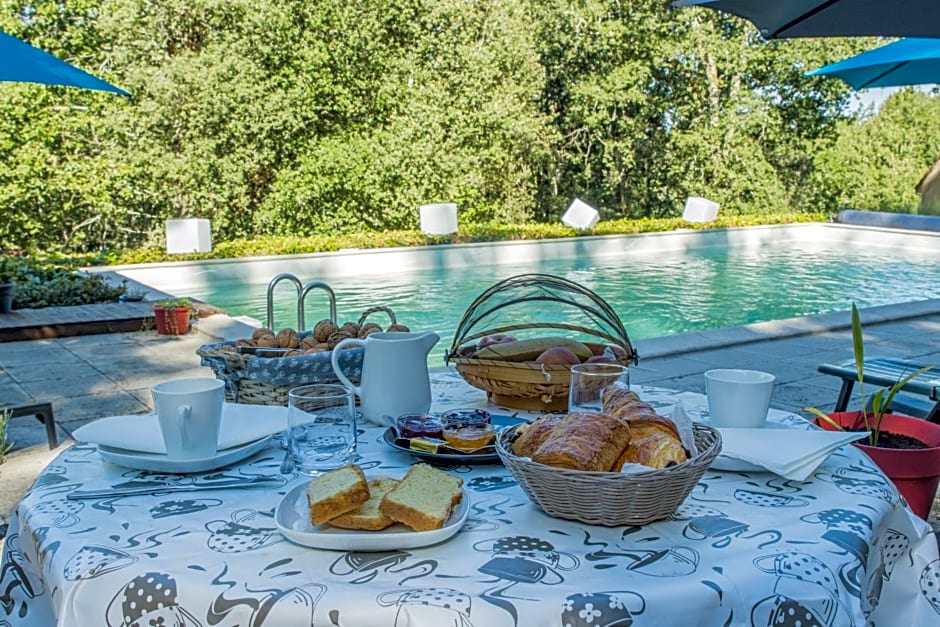 Gîte le nieudegat chambre et table d'hôte piscine climatisation proche de Sarlat au coeur de la nature