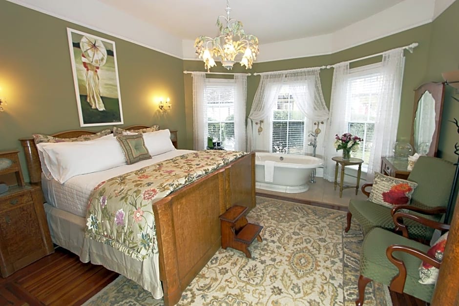 Bayfront Westcott House Bed & Breakfast