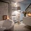 Breathtaking 4BD Apt 5min Walk to Duomo