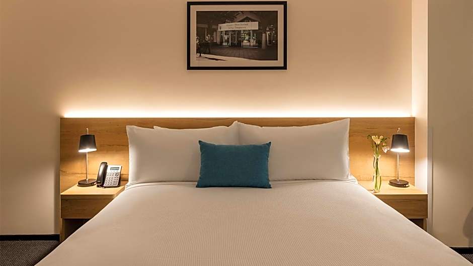 Oaks Wellington Hotel