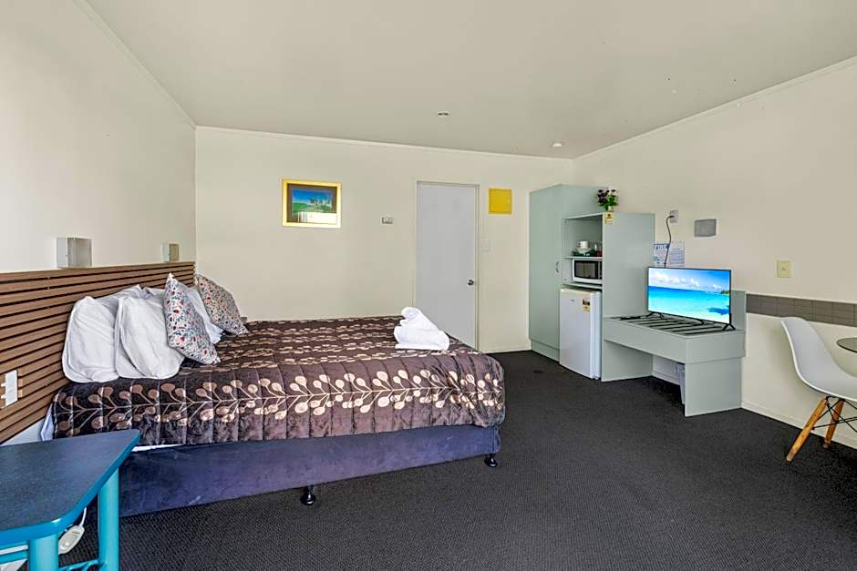 Birchwood Spa Motel