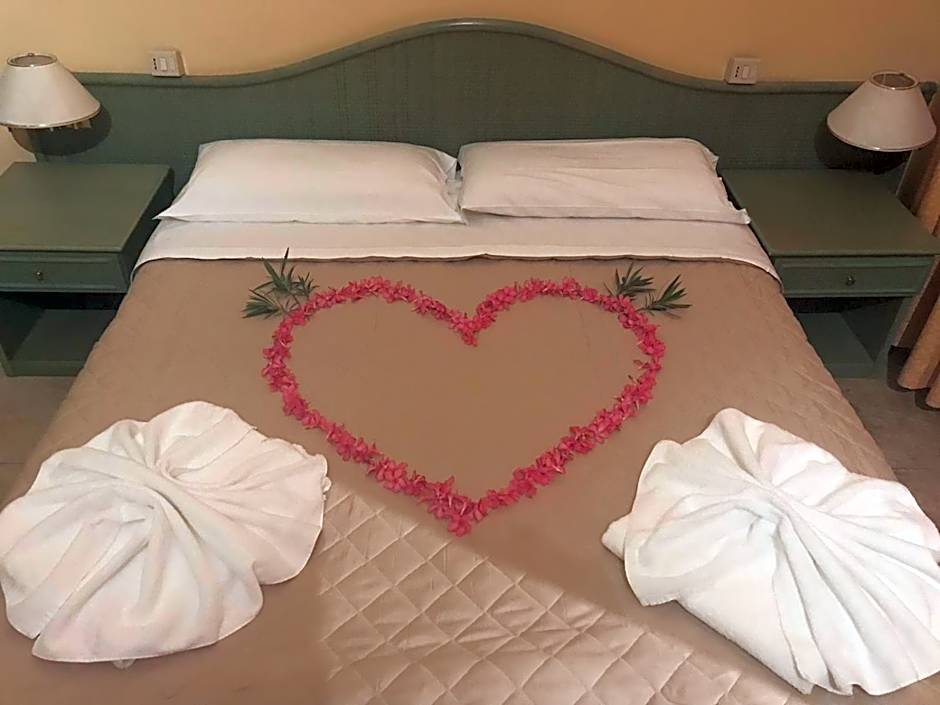 Hotel AMALFI & Restaurant Karaoke Bar