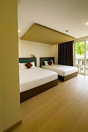 Deluxe Triple Room with Sea View