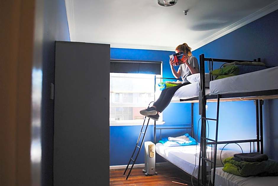 Pint On Punt Backpackers