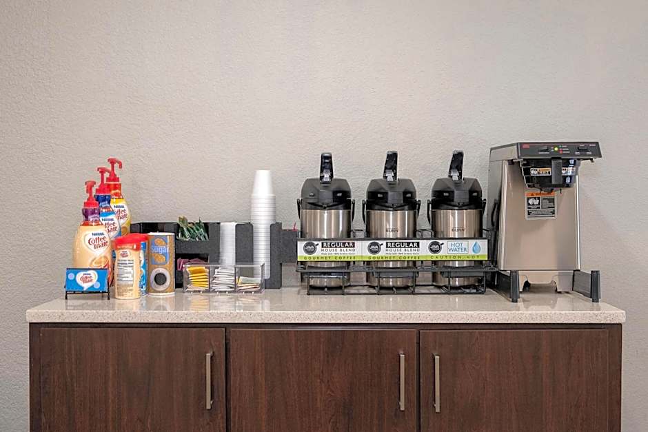 Red Roof PLUS+ Jacksonville - Southpoint