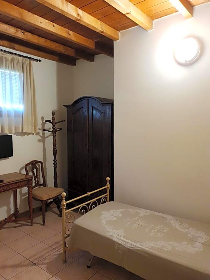 Photo 1 of 6 of Single Room