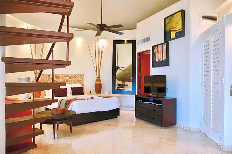 Playa Palms Beach Hotel