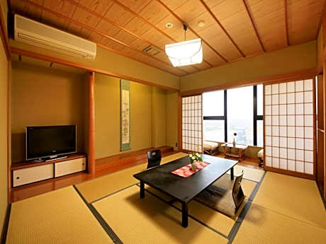 Standard Japanese-Style Family Room
