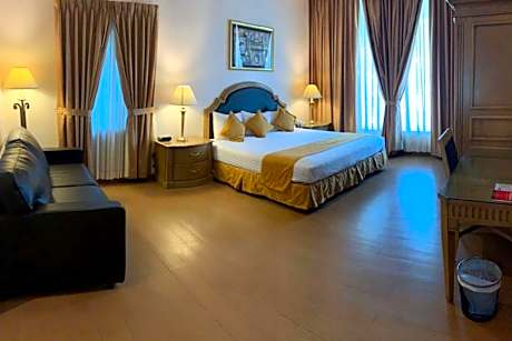 1 King Bed, Non-Smoking, Junior Suite, Two Sofabeds, Kitchen, Microwave And Refrigerator, Coffee Mak